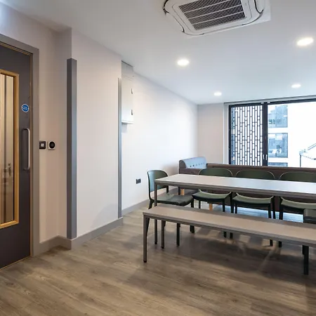 Coleman Court Summer Apartman Cork