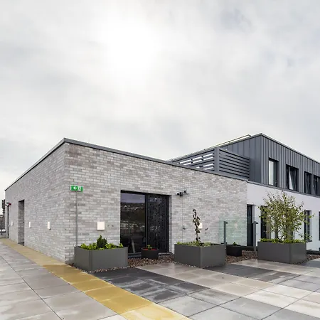 Coleman Court Summer Cork