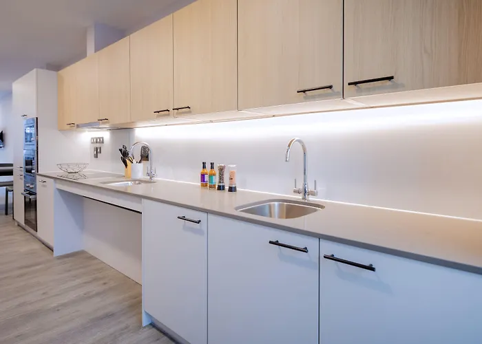 Coleman Court Summer Apartment *