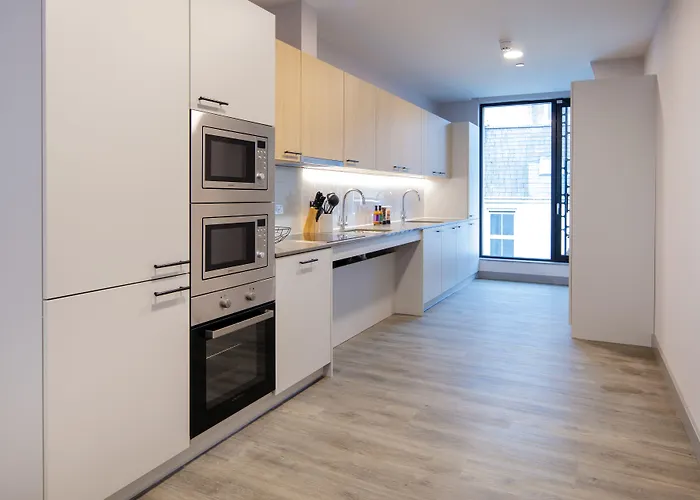 Apartment Coleman Court Summer