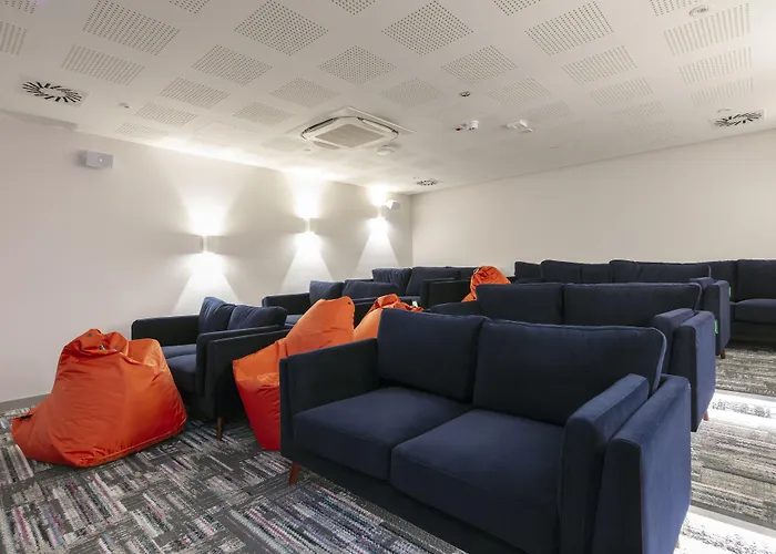 Coleman Court Summer Apartment