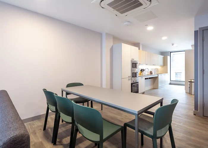 Coleman Court Summer Apartment *